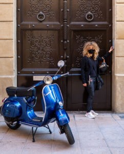 Montse Bonet Perruqueria i Estètica Vilafranca amb servei de delivery, arribem a casa teva