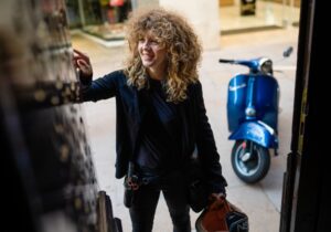 Montse Bonet Perruqueria i Estètica Vilafranca amb servei de delivery, arribem a casa teva